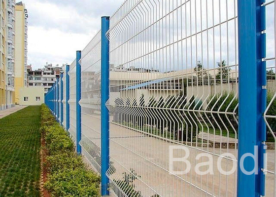 Painéis revestidos plásticos da cerca da rede de arame com cargo do metal para a cerca do campo
