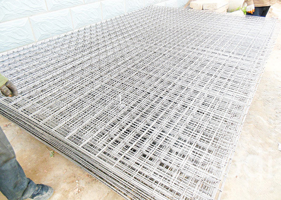 A folha da rede de arame SS304 soldada faz sob medida 0,5 - 2.4m largura, folhas de aço galvanizadas da malha