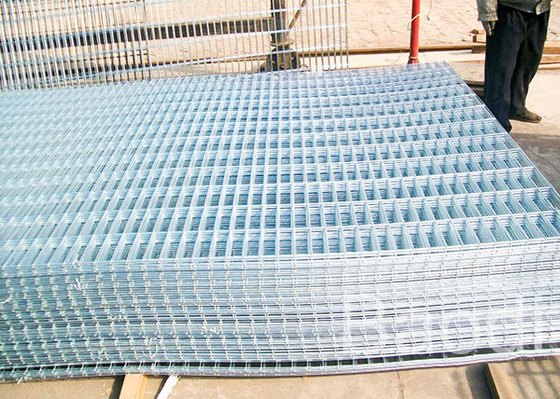 Comprimento soldado galvanizado de M dos painéis de rede de arame 0,5 - 6 com grades retangulares