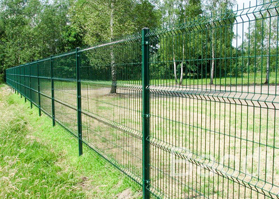 8 pés de altura soldaram o jardim da rede de arame que cerca a vista larga para o aeroporto/estrada/estádio