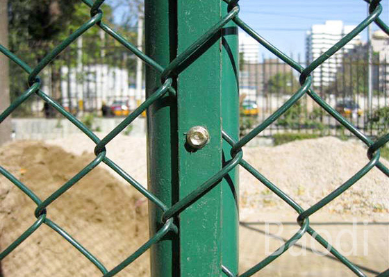 O PVC revestiu a tela da tela da cerca do elo de corrente com a estrutura redonda do cargo/empresa