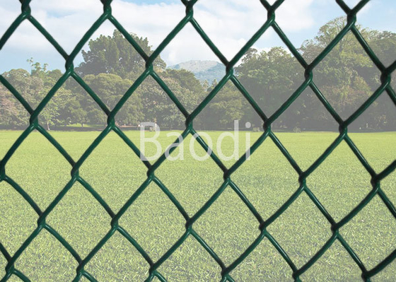 Da cerca verde da malha do elo de corrente do estádio tela revestida do PVC com superfície plana