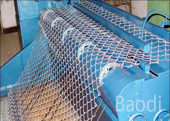 Fio de aço carbono tecido galvanizado da cerca da malha do elo de corrente com furos do diamante