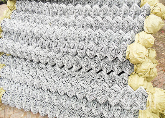 Role a tela do elo de corrente/a cerca galvanizadas ciclone do metal com cargo galvanizado do metal