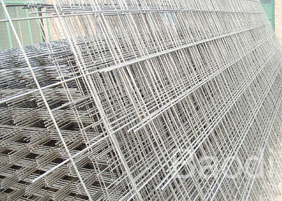 Malha soldada do fio do ferro do carbono na galvanizou dos painéis/PVC revestido