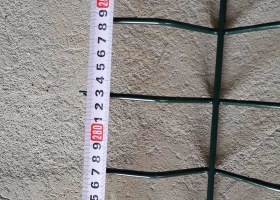 O jardim 6mm galvanizou o fio soldado Mesh Fence Peach Post